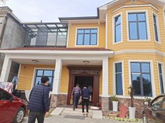 輕鋼老大帶領施工團隊給老業務拜年送福利！